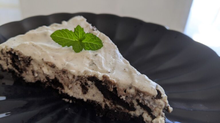 Easy, 4 Ingredient, No Bake, Oreo Cheesecake Recipe
